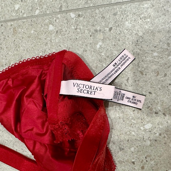 VICTORIA'S SECRET RED VELVET LACE BRALETTE SIZE MEDIUM - Picture 3 of 4